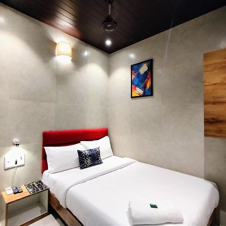 Hotel Eros - Near Airport T2 뭄바이 외부 사진