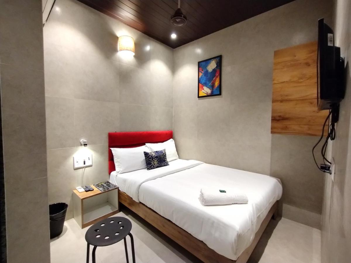 Hotel Eros - Near Airport T2 뭄바이 외부 사진