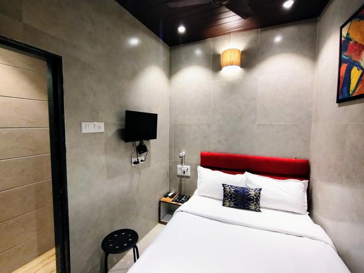 Hotel Eros - Near Airport T2 뭄바이 외부 사진