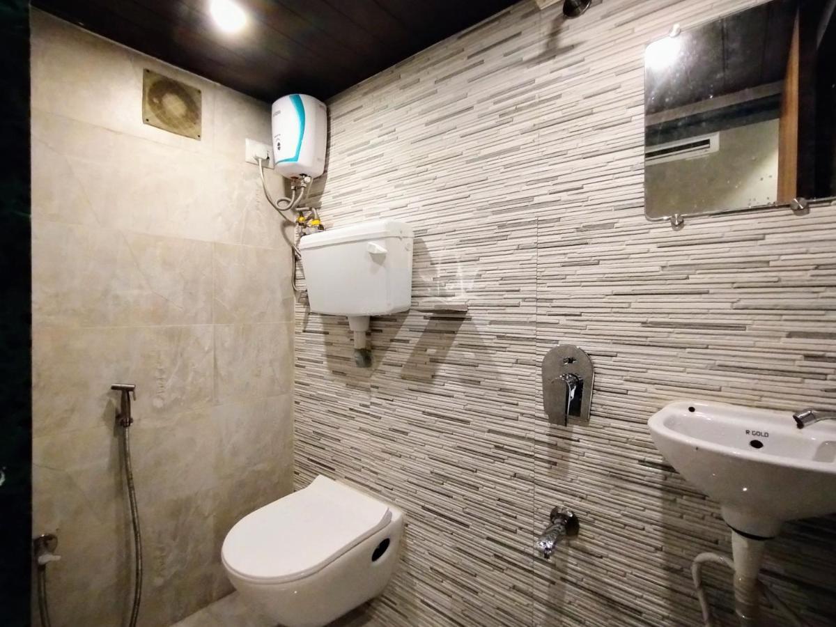 Hotel Eros - Near Airport T2 뭄바이 외부 사진