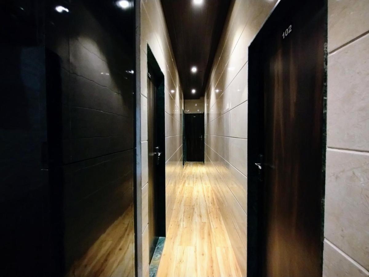 Hotel Eros - Near Airport T2 뭄바이 외부 사진